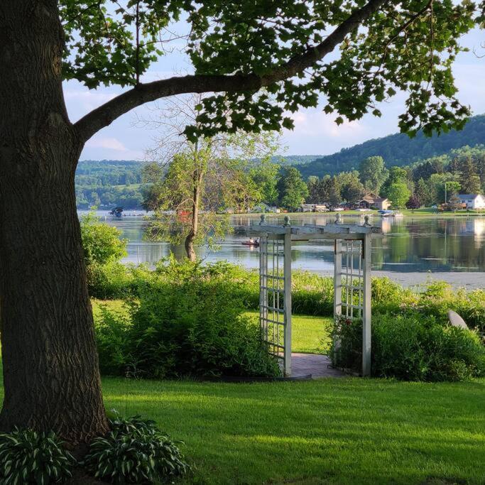 Spacious Lakefront - Remodeled, Views & All Amenities Included Skaneateles Luaran gambar